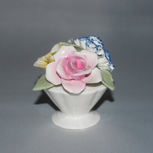 Radnor Floral Bouquet | Staffordshire England | Bone China Potted Floral - Picture 3 of 11